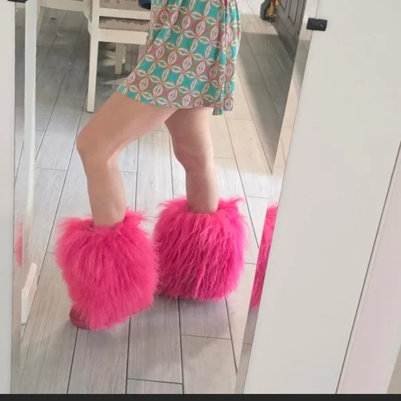 Bearpaw Hot Pink Faux Fur Winter Boots | Y2K Maximalist Snow Boots - Picture 4 of 6